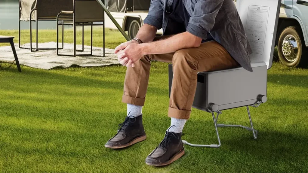 Portable toilet with comfortable sitting position